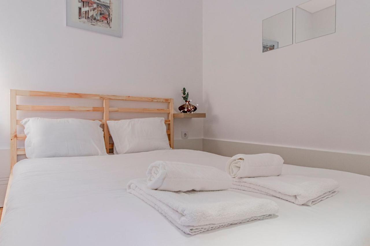 Sweet Studio Apartment W/ Big Balcony By Lovelystay Porto Exterior foto
